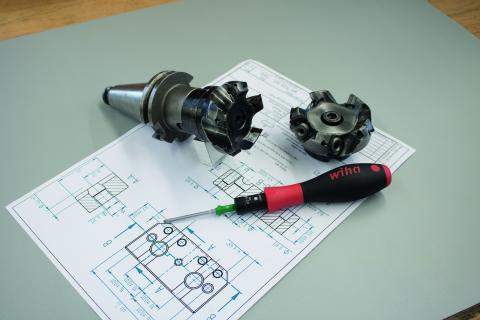 Wiha Wkrętak dynamometryczny zestaw TorgueVario-S 0,8–5,0 Nm TORX®, TORX PLUS® 14-cz. z regulowanym momentem dokręcania wraz z kasetą (34614)